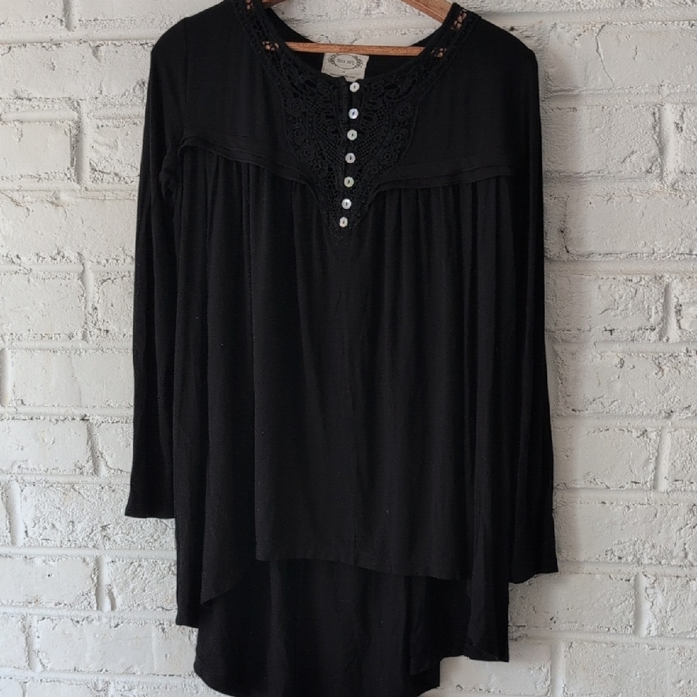 Mia Joy Joyfolie Black Crochet Yoke Button-Front Long Sleeve Tunic